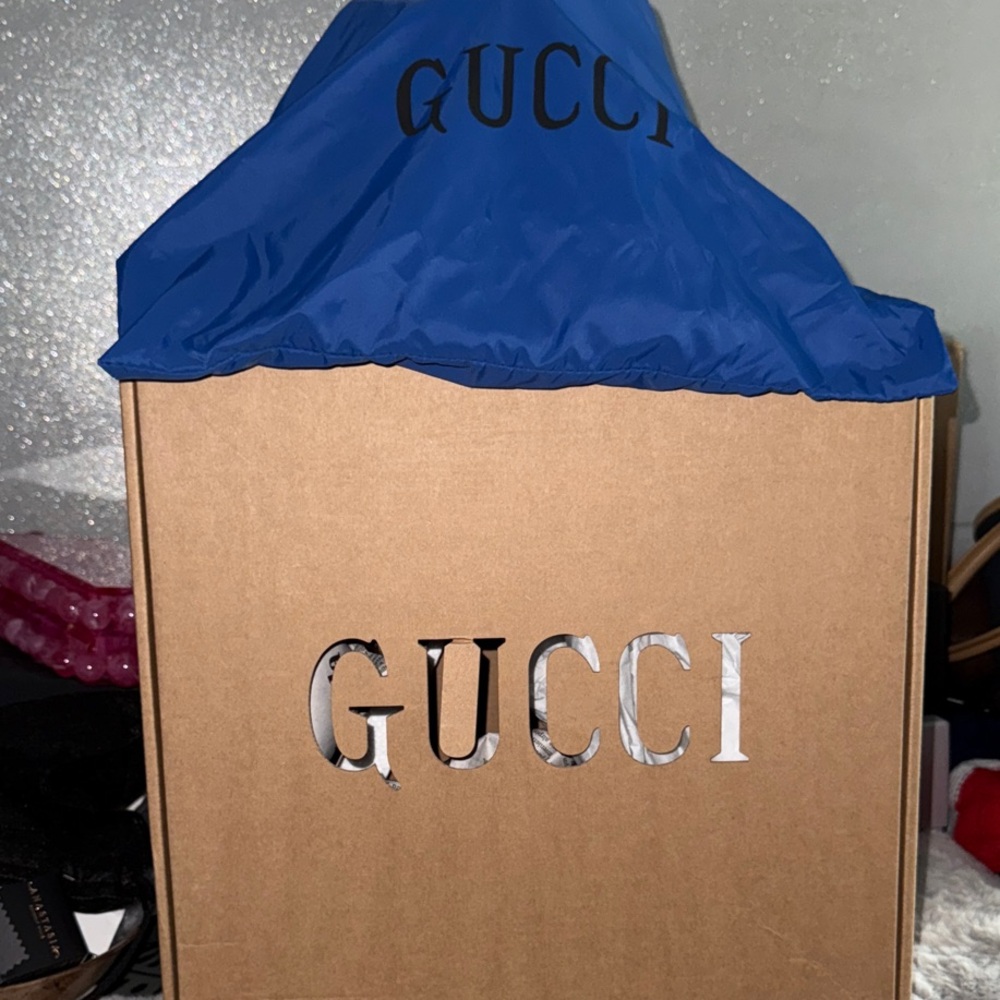 Gucci Royal Blue Bucket Hat with Black Patch - Picture 16 of 16